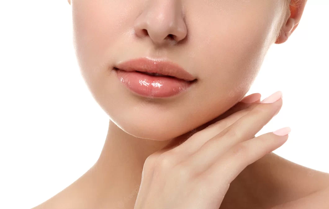 Cómo rejuvenecer tu cuello, escote y manos con láser y ácido hialurónico