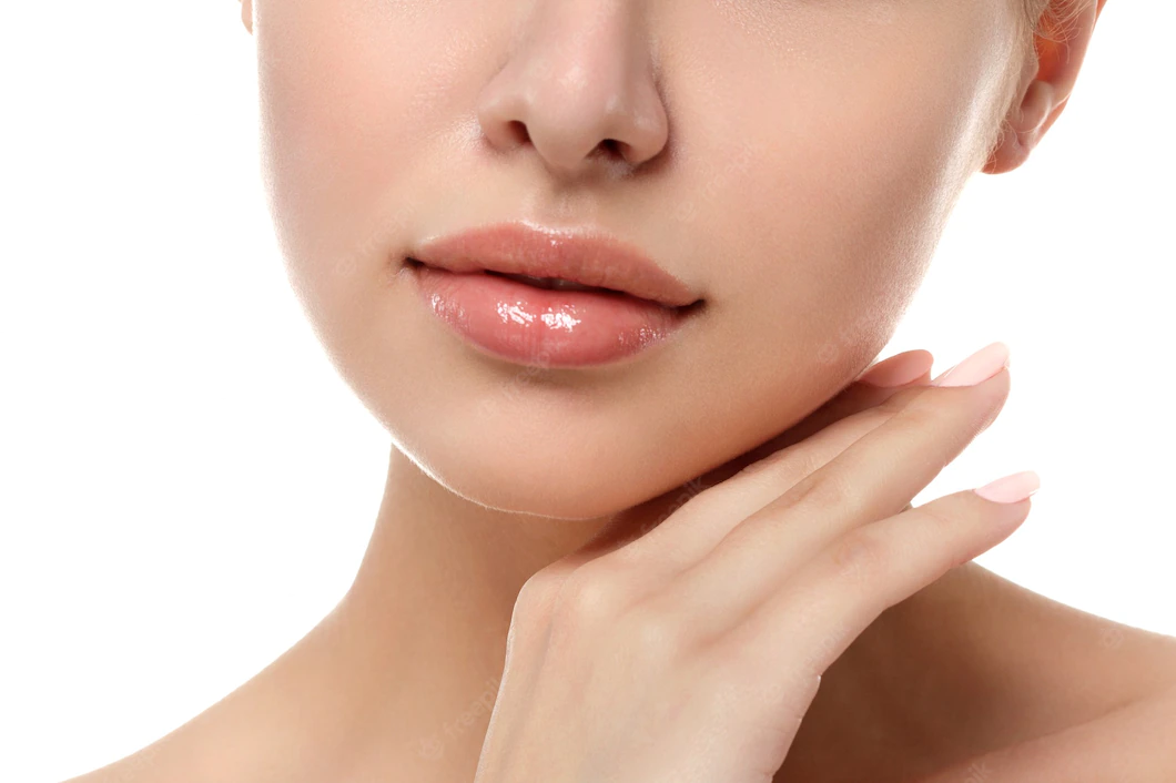 Cómo rejuvenecer tu cuello, escote y manos con láser y ácido hialurónico
