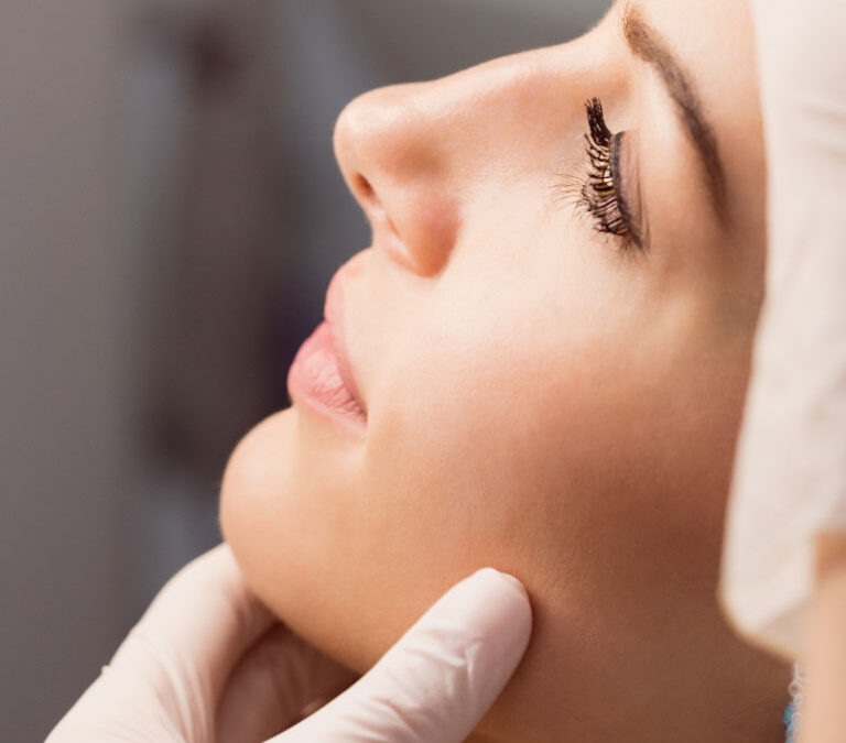 What are hyaluronic acid fillers and what benefits do they offer for use in the cheeks?